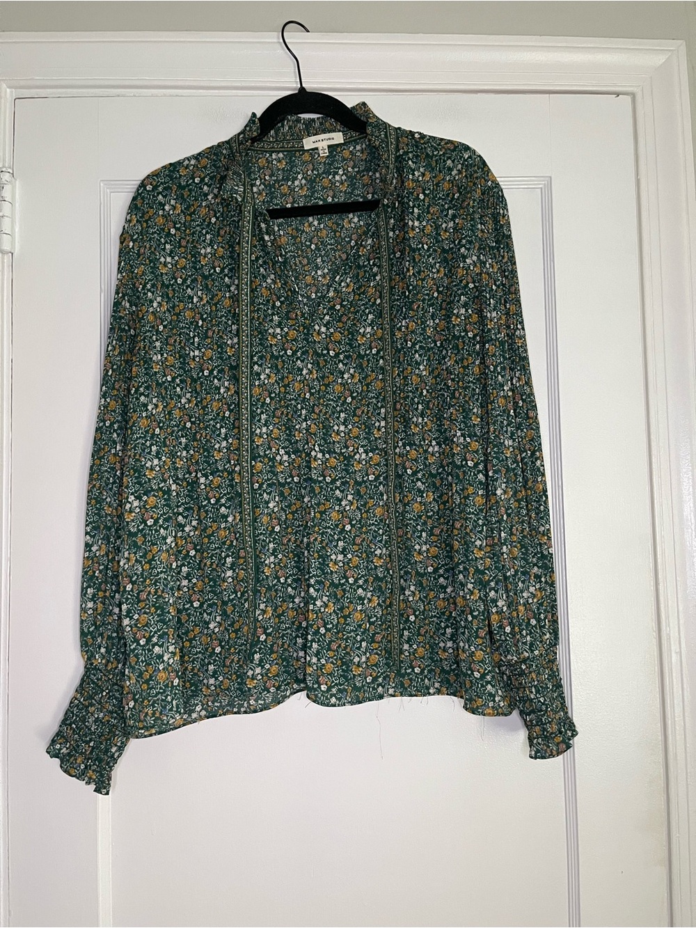 Max Studio Green Floral Pleated Blouse w/ smocked cuffs Women's Large